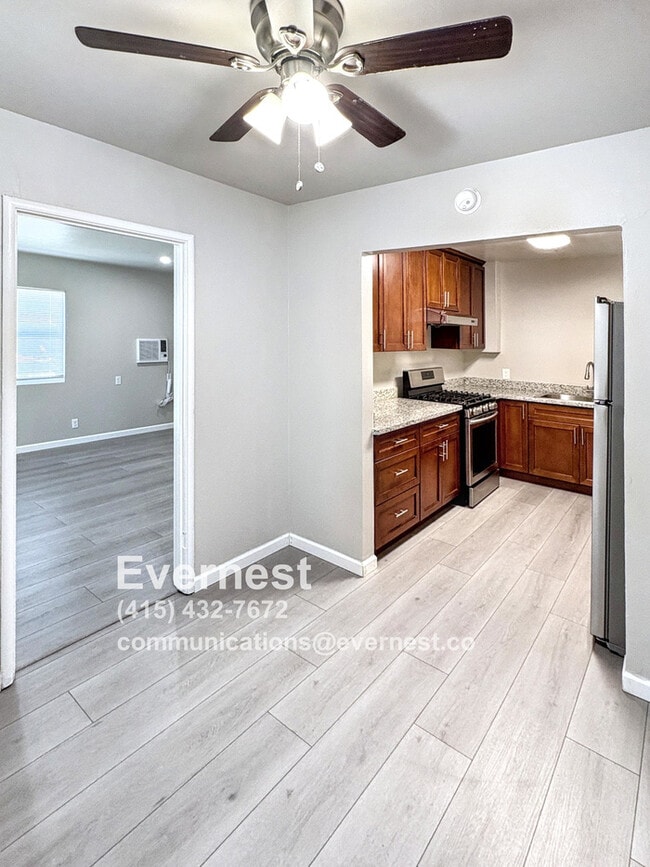 Building Photo - Charming 2-Bedroom, 1-Bathroom House in a ...