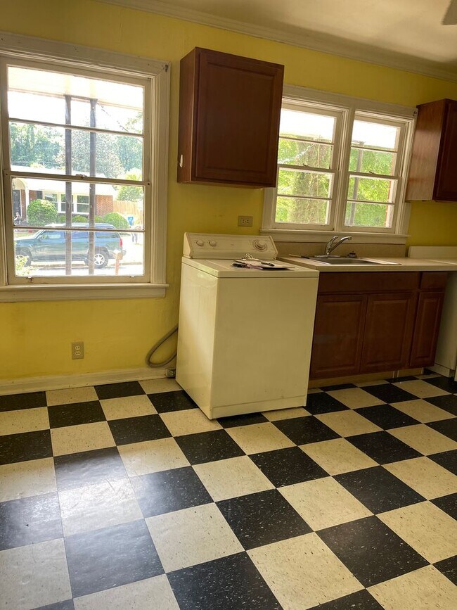 Building Photo - Two Bedroom One Bath in Normaltown