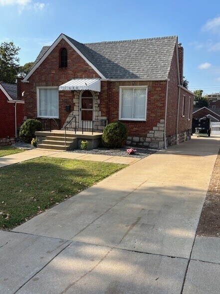 Building Photo - 330 Geneva Dr