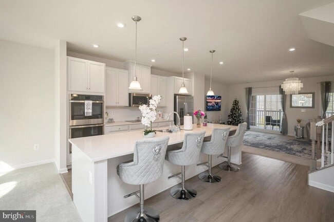 Building Photo - 7977 Independence Dr