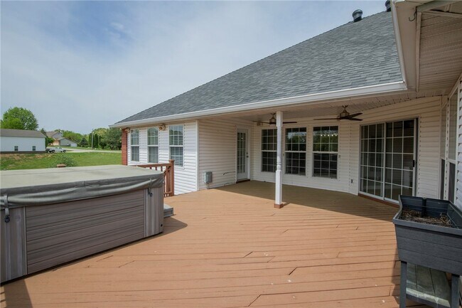 Building Photo - 14198 Rolling Hills Dr