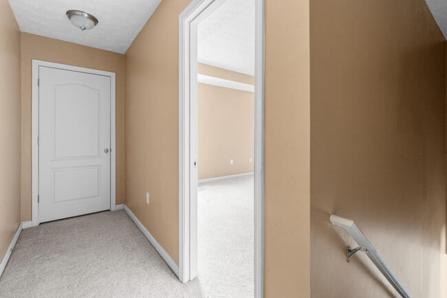 Building Photo - 2496 Lakeview Dr S