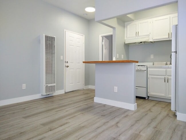 Building Photo - El Descanso