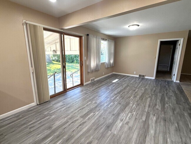 Building Photo - 3249 Monte Vista Dr