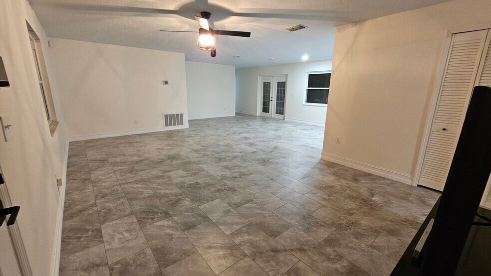 Building Photo - 741 Fairhaven St NE