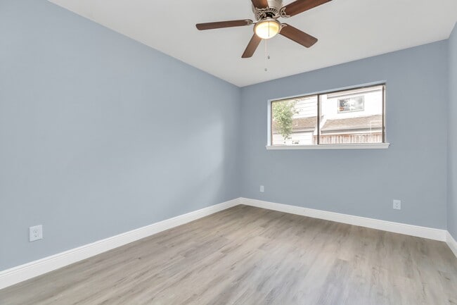 Building Photo - 3514 Summit Ln