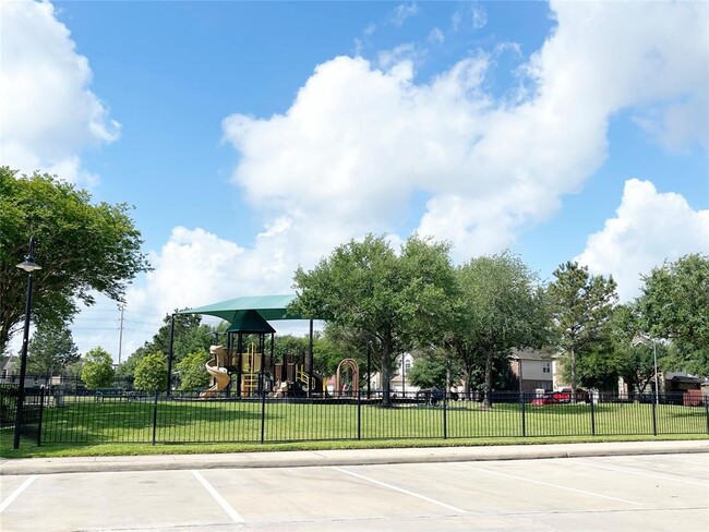 Building Photo - 26330 Longview Creek Dr