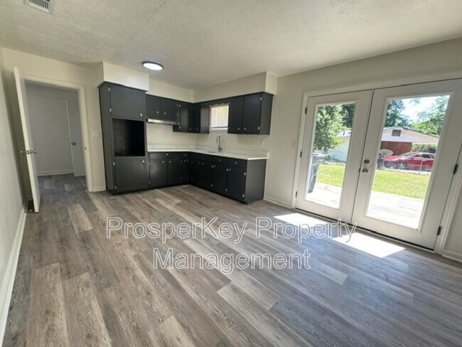 Building Photo - 5004 Kingston Dr