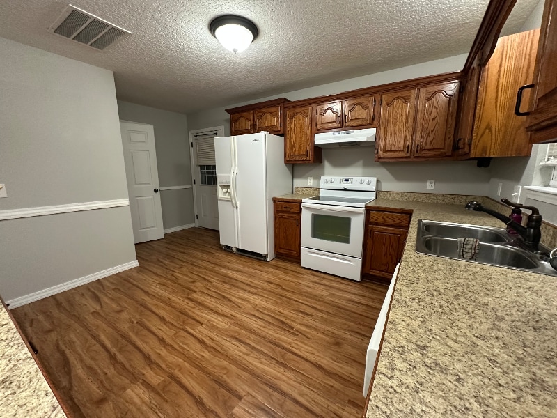 Building Photo - 544 Centennial St