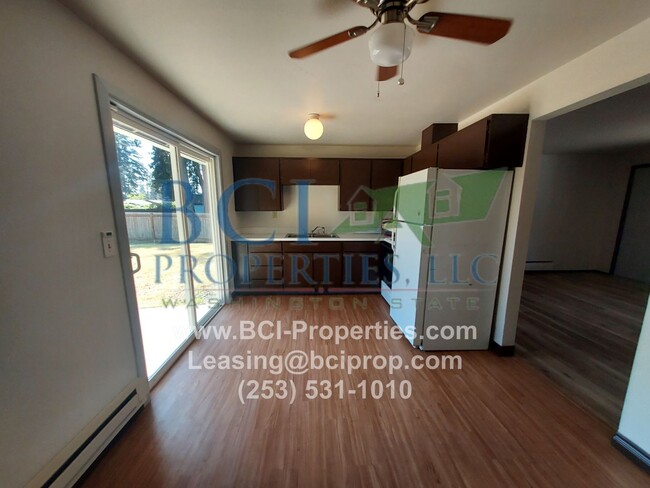 Building Photo - Highly Desired 2 bedroom duplex with garag...