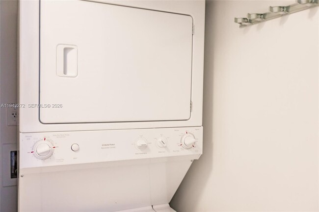 Building Photo - 1111 SW 1st Ave