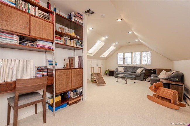 Building Photo - 20 Whitman Rd