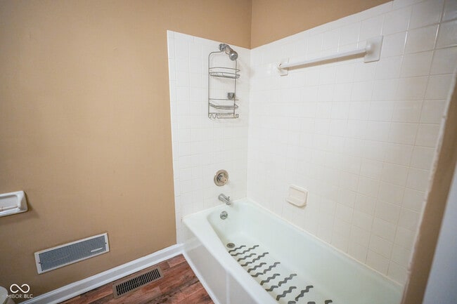 Building Photo - 2226 Mabel Dr