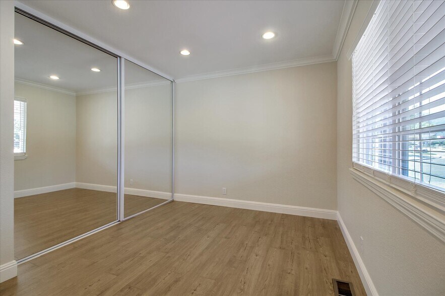 Building Photo - 6738 Tannahill Dr