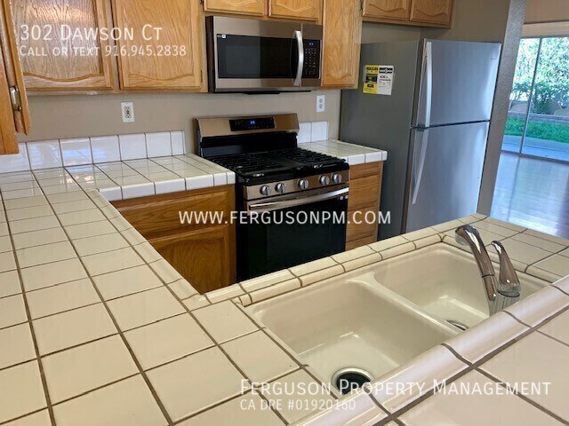 Building Photo - 302 Dawson Ct