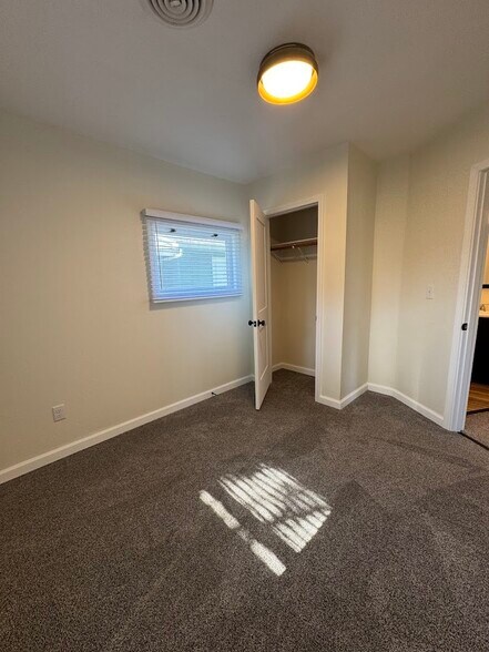 Guest house den - 113 5th Ave W