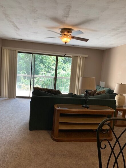 Building Photo - 10101 Prince Pl