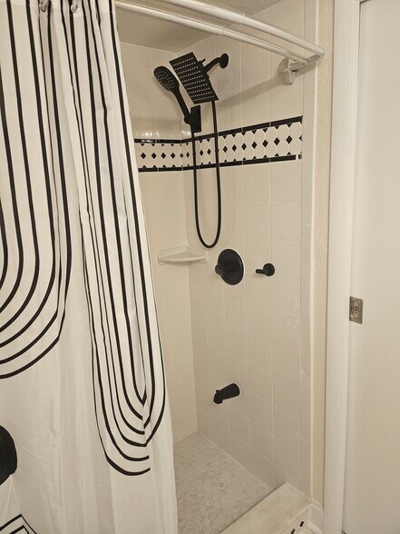 Bathroom - 387 S McMullen Booth Rd