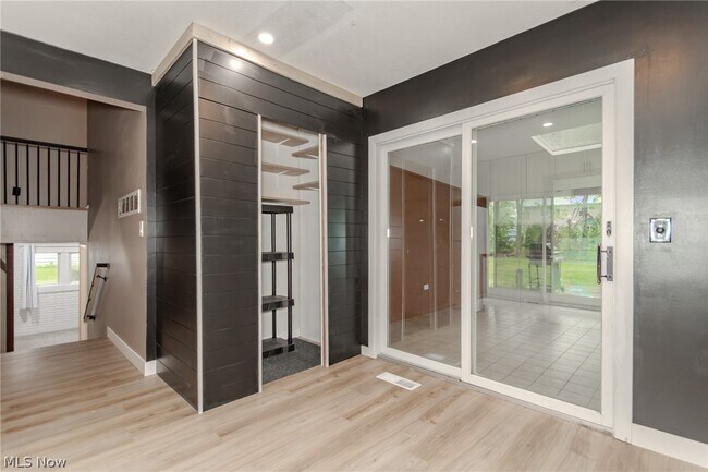 Building Photo - 8806 Norwood Dr