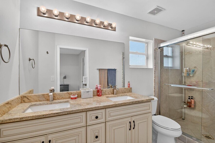 Building Photo - 5015 Palmbrooke Cir