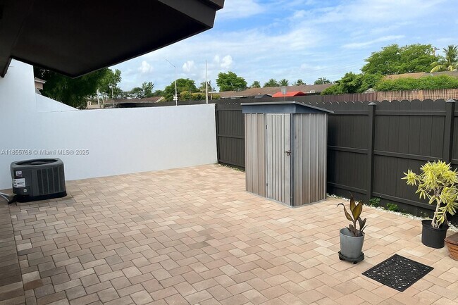 Building Photo - 5303 SW 137th Ct