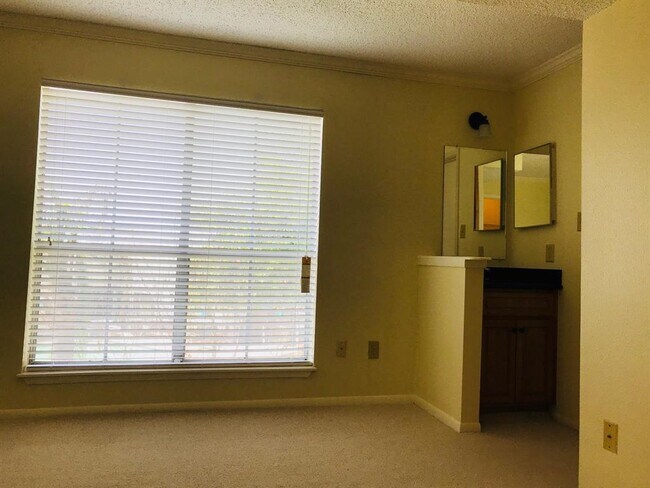 Building Photo - 1900 Bay Area Blvd