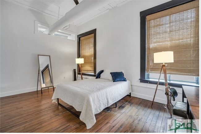 Building Photo - 2 BED | 2 BATH | DOWNTOWN CONDO | GARAGE PARKING INCLUDED