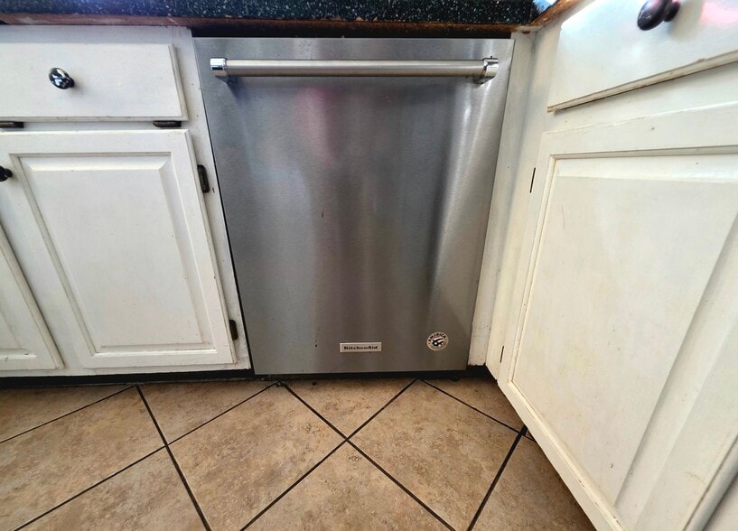 Dishwasher - 1409 2nd West Hill Dr