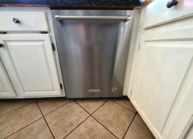 Dishwasher - 1409 2nd West Hill Dr