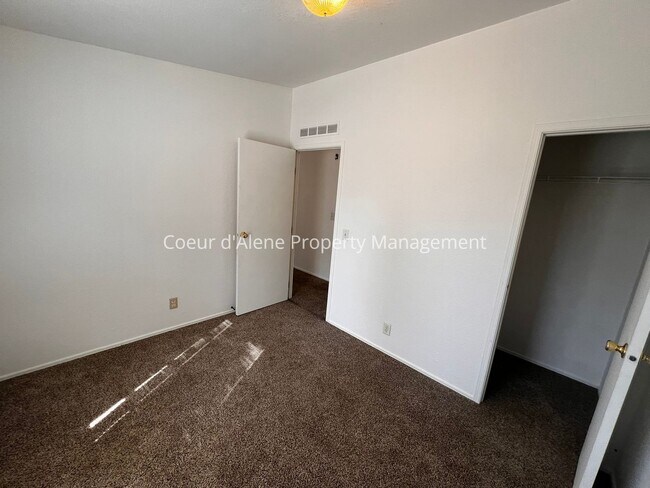 Building Photo - 25296 Vlazy Ln