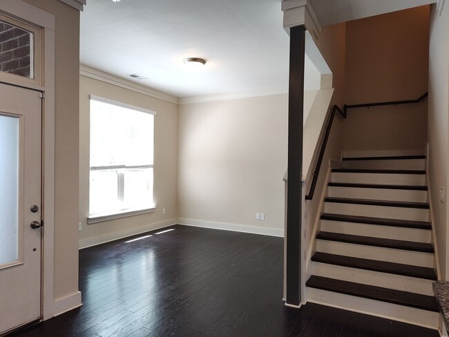 Building Photo - Move-In Ready Townhome located in the Stee...