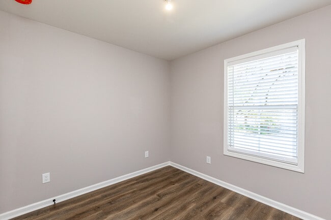 Building Photo - 506 S Main St