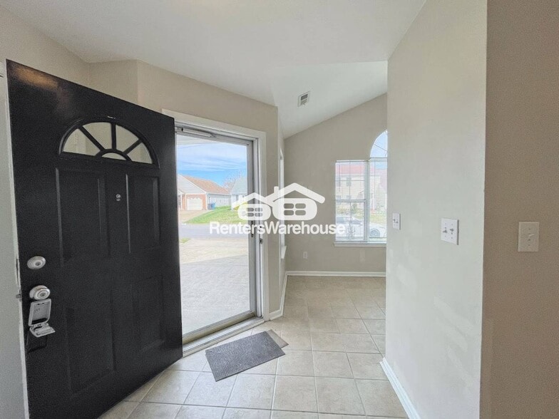 Building Photo - 5913 Chain Bridge Rd