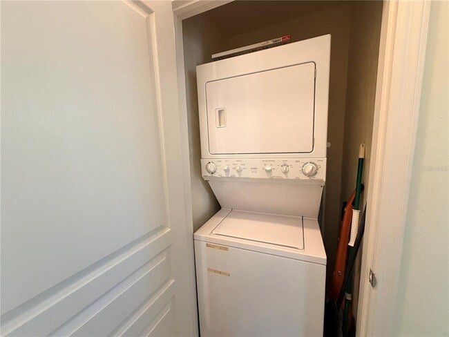 Building Photo - 5211 SW 91st Terrace