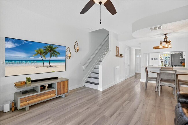 Building Photo - 8251 San Carlos Cir