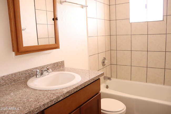 Building Photo - 1052 Chaparral Cir