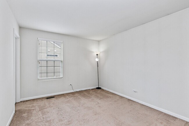Building Photo - 3557 Crestwood Ln