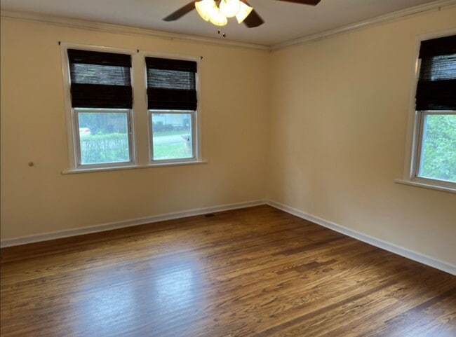 Building Photo - 2 BED 1 BATH WOODBINE COTTAGE