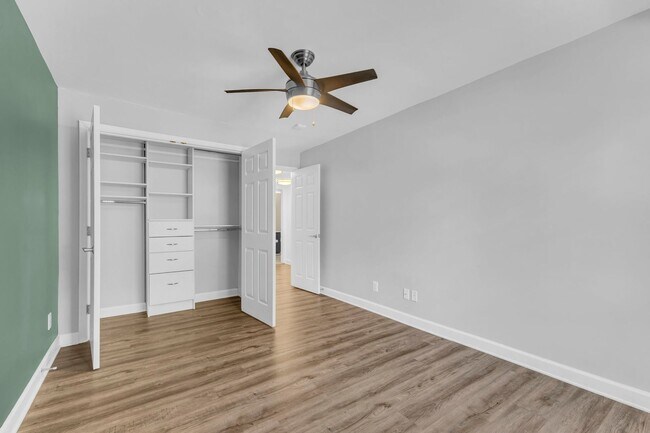 Building Photo - Large, Luxurious 2 Bedroom 2 Bath at Parkside at Alexandria