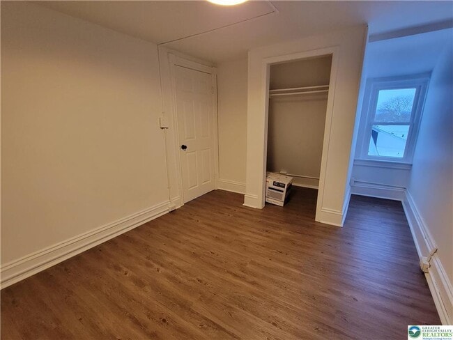 Building Photo - 746 Linden St