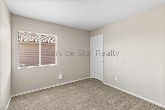 Building Photo - 12106 N 130th Dr
