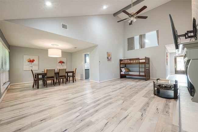 Building Photo - 1723 Rock Fence Dr