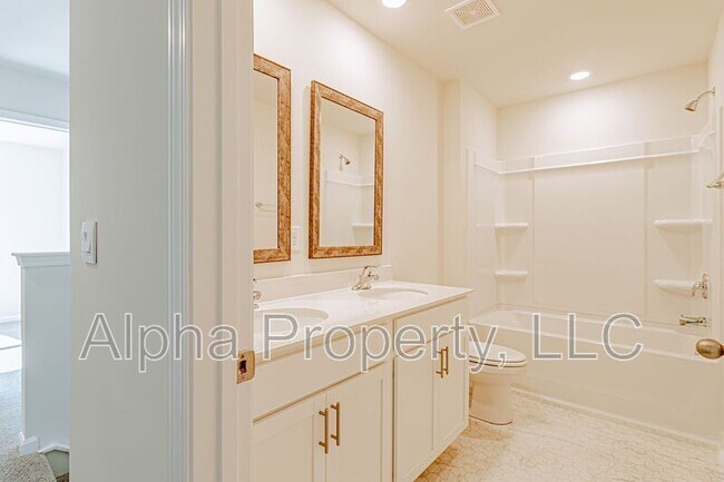 Building Photo - 816 Wolverine Ln