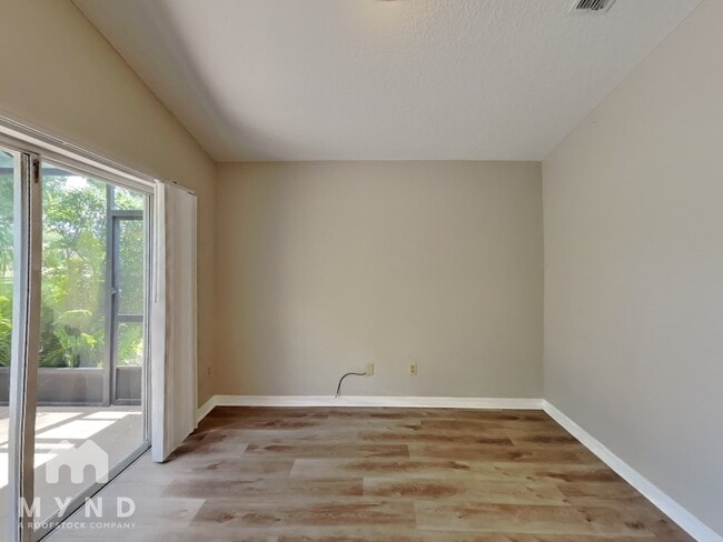 Building Photo - 6041 Spring Creek Ct