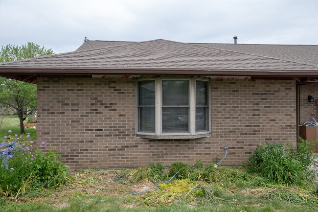 Building Photo - 123 Pierre Pl