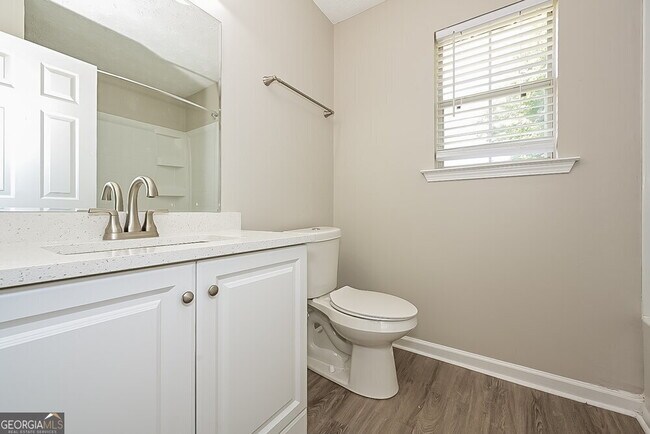 Building Photo - 468 Grove Park Dr