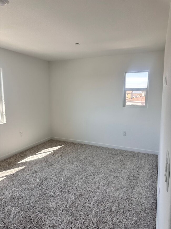 Building Photo - 1/2 off first full months rent with possession by 4/17/2026