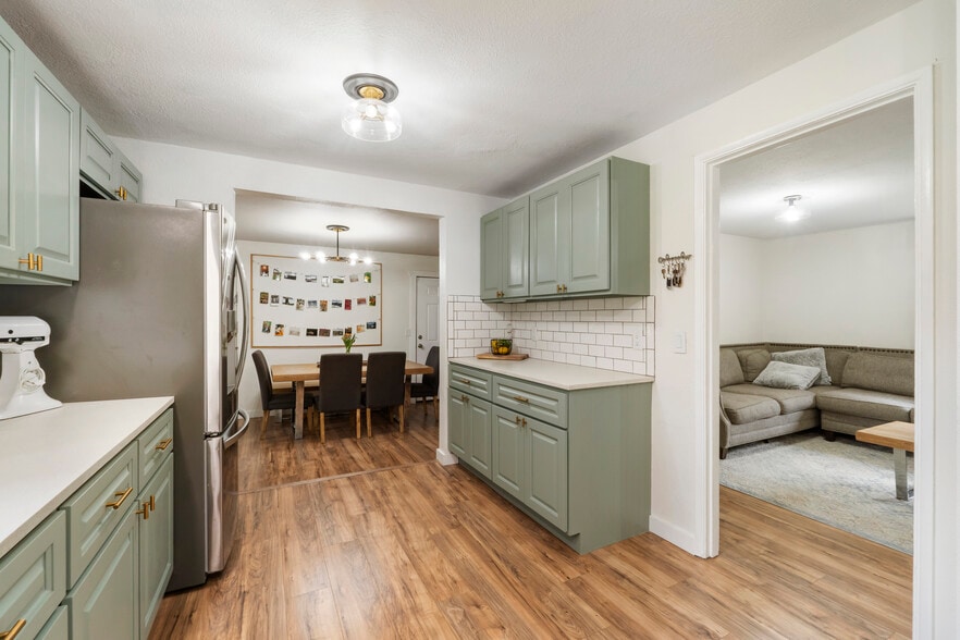 Building Photo - 5824 Hillcrest Dr SW