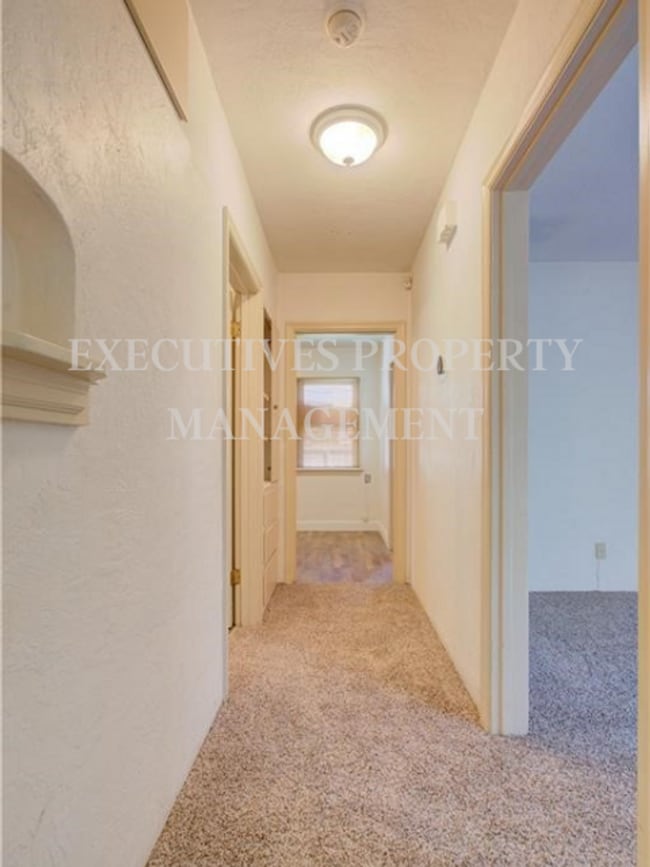 Building Photo - 859 W 21st St