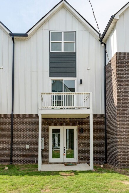 Building Photo - 5680 Sofias Cir